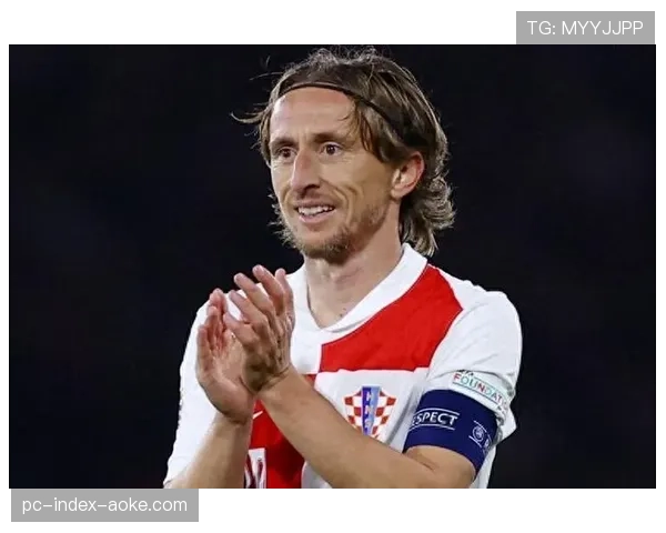 终场哨响克罗地亚老将莫德里奇跪地掩面